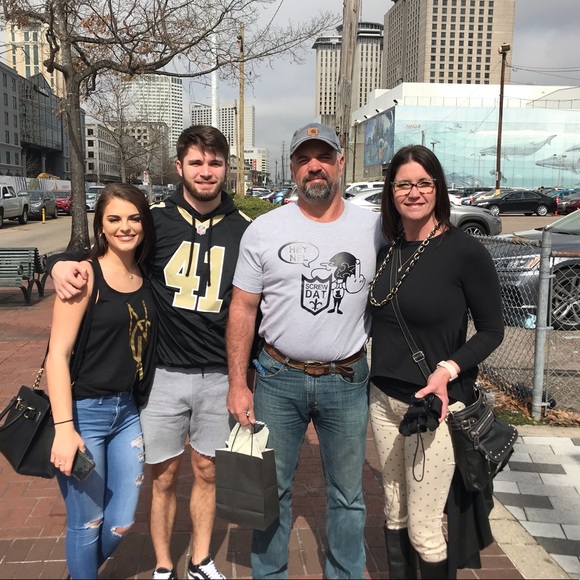 Meet your Posher, Roxanne POSH AMBASSADOR ⚜️💜💚💛 - Picture 4 of 8